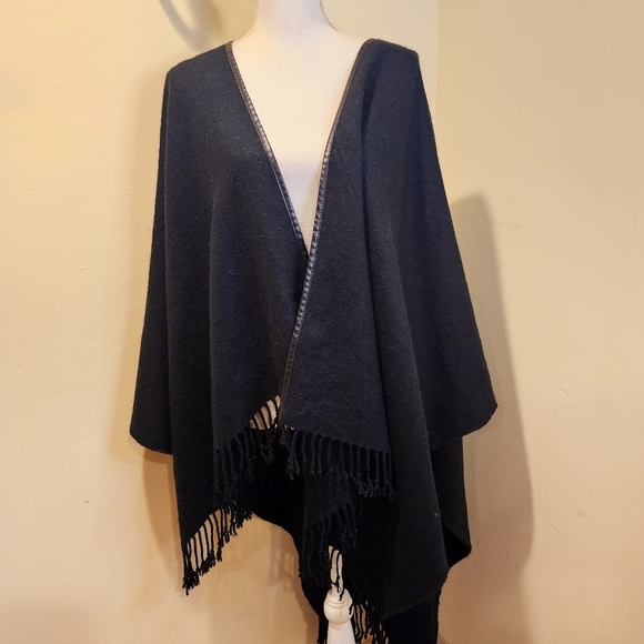 Ann Taylor Black Fringe Faux Leather Trim Open Poncho One Size - Picture 2 of 13